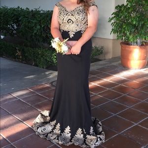 A black elegant dress